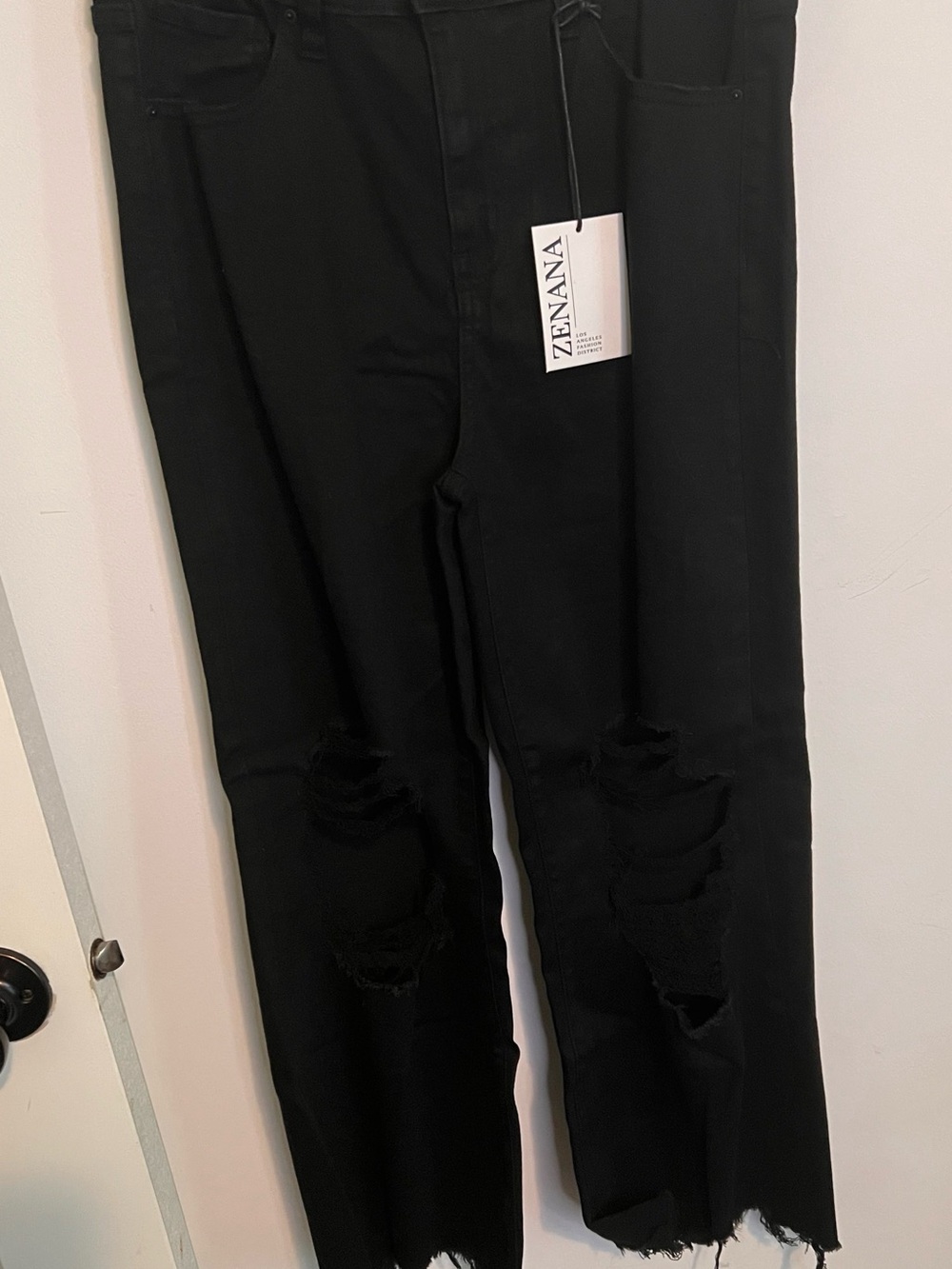 Zenana Outfitters Men’s Black Ripped Skinny Jeans